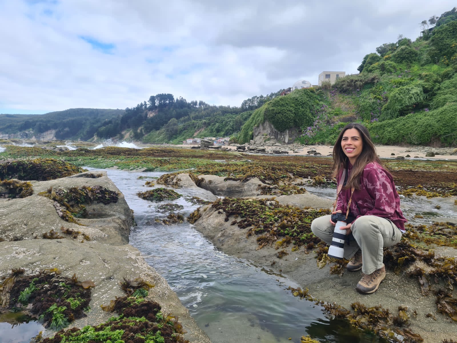 Camila fotografiando naturaleza